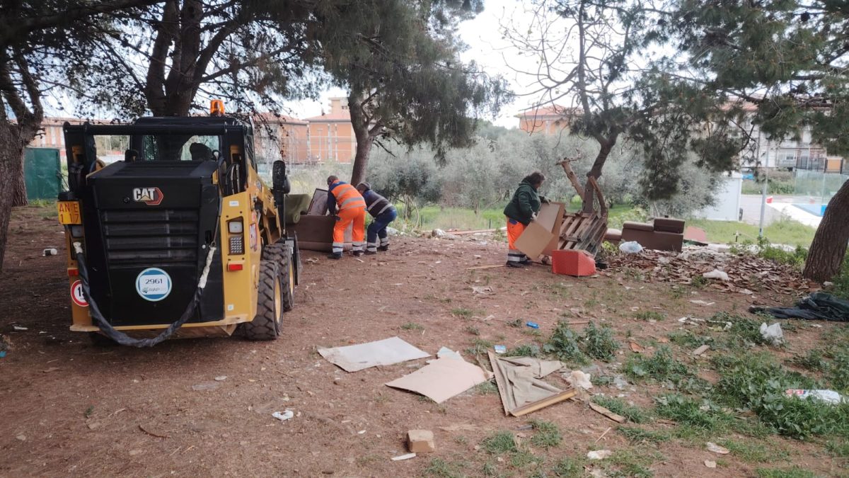 FOTO | Vampe di San Giuseppe a Palermo, Rap e forze dell’ordine a lavoro per arginare le cataste di legno