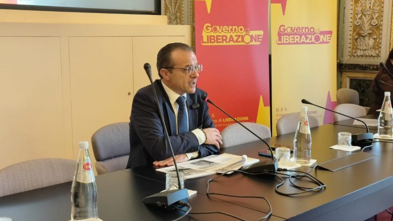 Pace fatta nell’opposizione: Cateno De Luca riammesso nei ranghi del fronte progressista