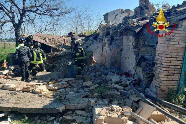 Crolla casolare abbandonato al parco degli Acquedotti, due morti