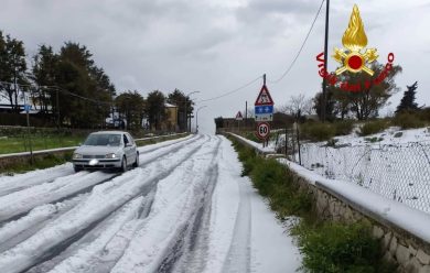 Eccezionale grandinata in Sicilia, chiusa la strada provinciale 10 nel Ragusano