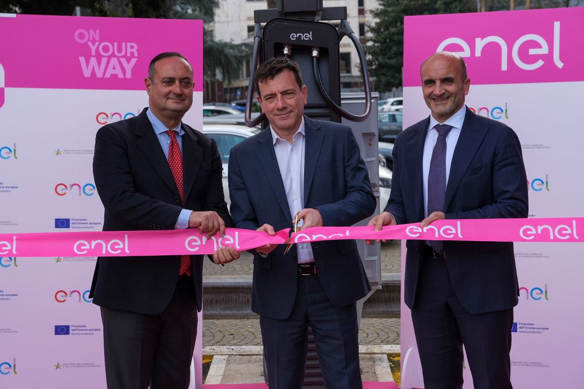 Enel, installati 3.730 punti di ricarica in tutta Italia previsti dal primo bando del Pnrr Enel, installati 3.730 punti di ricarica in tutta Italia previsti dal primo bando del Pnrr