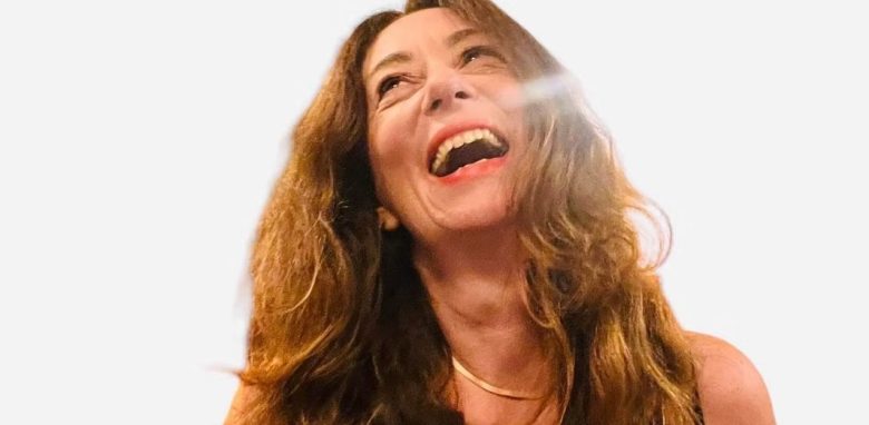 Scende dall’auto per far fare pipì al cane, poi la tragedia: donna muore travolta da ubriaco