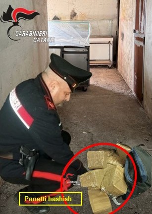 Droga nascosta in un garage condominiale, sequestrati oltre 15kg di marijuana a Catania