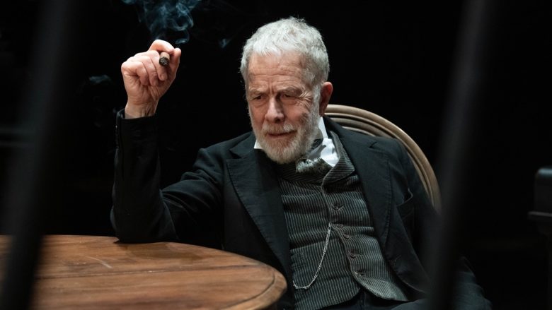 Gabriele Lavia: “Il teatro è il trono di una verità superiore, non relativa. Per questo non morirà mai”