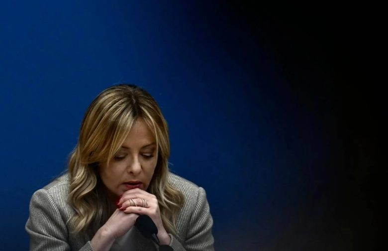 Iran, Meloni: “Non siamo in guerra, ma intendiamo inviare aiuti ai Paesi del Golfo”