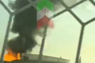 VIDEO | Guerra in Iran, i droni e poi le fiamme: l’immagine dell’attacco contro raffineria in Bahrein