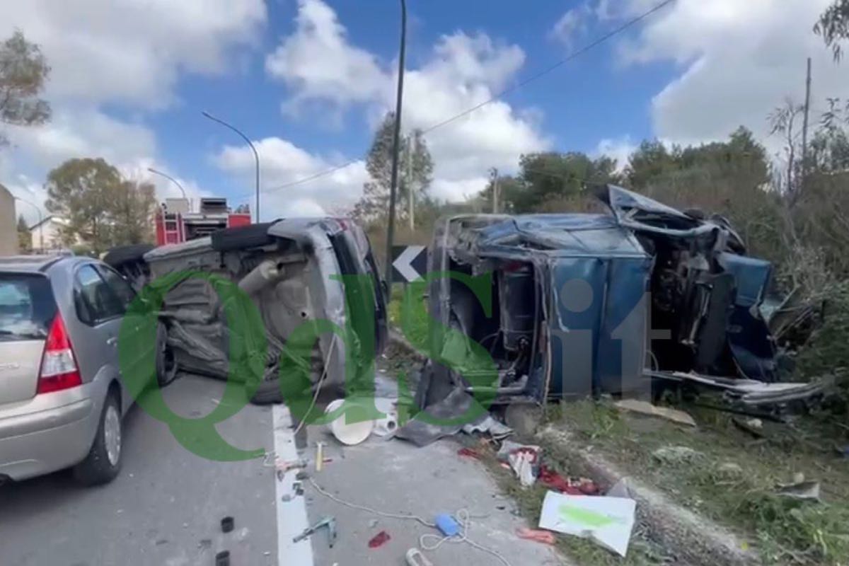 FOTO – Schianto fra tre auto nell’Agrigentino, due feriti gravi: sul posto l’elisoccorso
