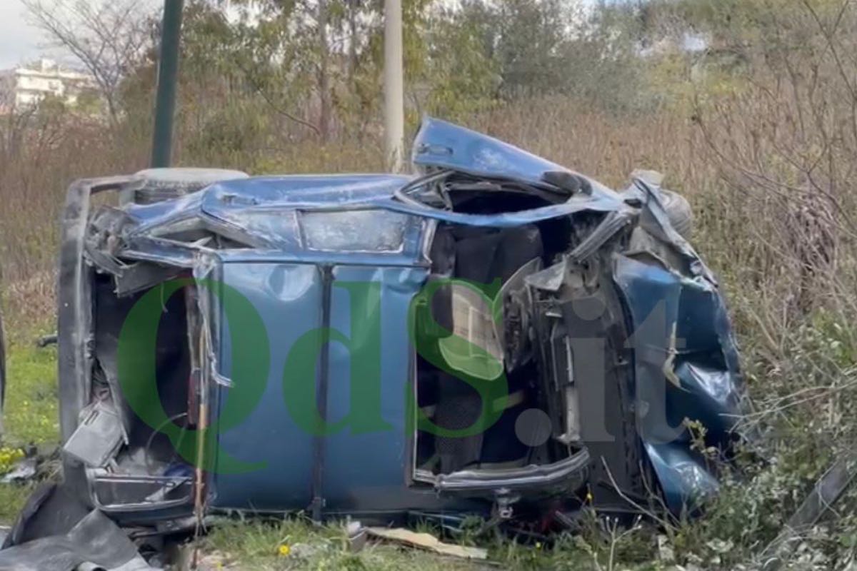 FOTO – Schianto fra tre auto nell’Agrigentino, due feriti gravi: sul posto l’elisoccorso