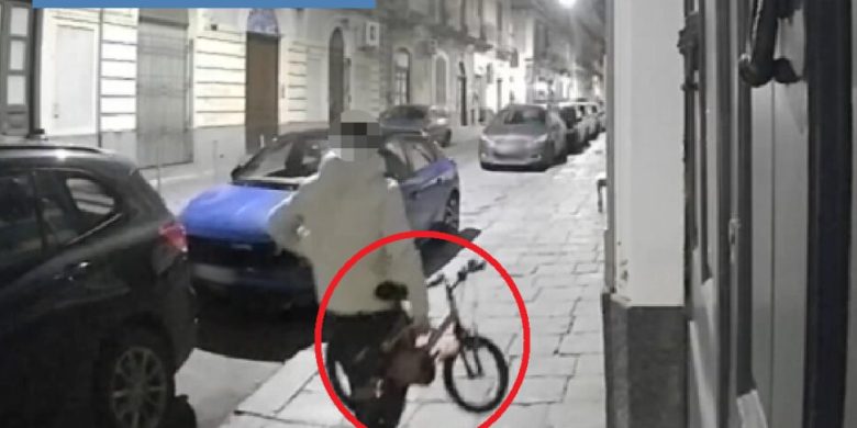 Evade dai domiciliari per rubare un decespugliatore e una bici ad un bambino, arrestato a Catania