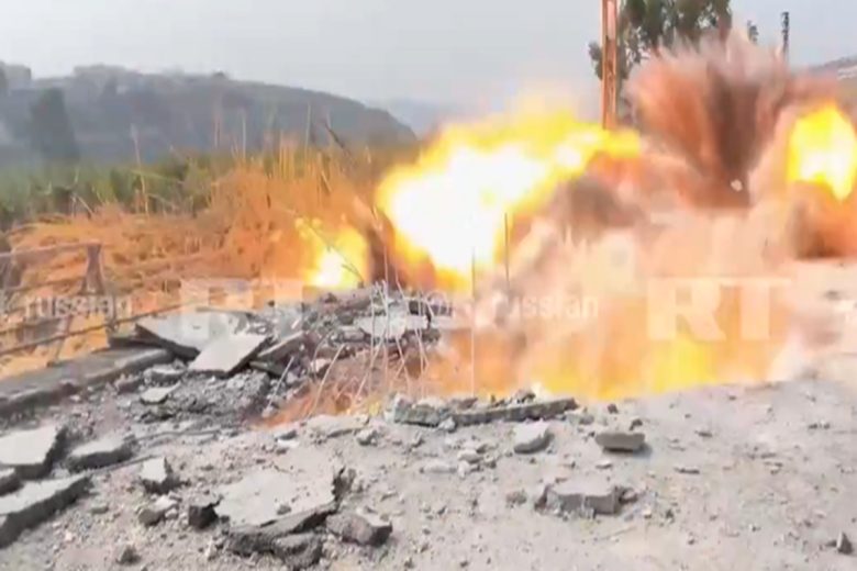 VIDEO | Attimi di terrore per un giornalista, missile a pochi metri durante la diretta dal Libano