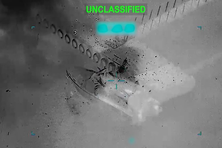 VIDEO | Posamine e navi iraniane nello Stretto di Hormuz, le immagini degli attacchi USA