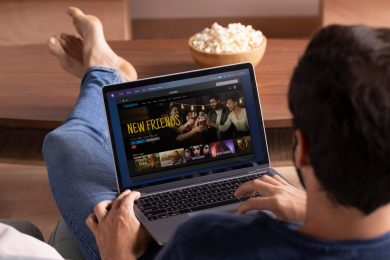 Netflix, aprile ricco di novità: le serie tv e i film più interessanti