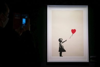 Svelata l’identità di Banksy, ecco chi è lo street artist più famoso al mondo