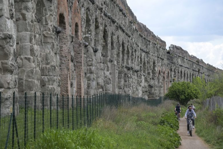 Roma, esplosione al Parco Acquedotti: chi erano Sara e Alessandro, i due anarchici morti ieri
