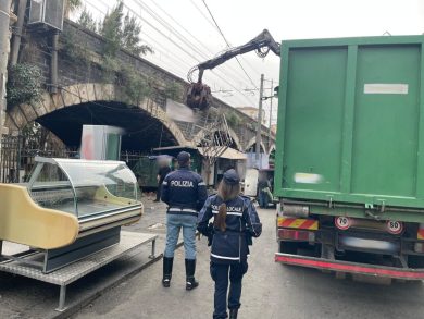 Degrado e abbandono in via Dusmet, rimosse strutture e una tonnellata di spazzatura