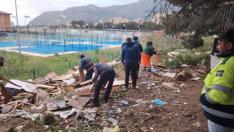 FOTO | Vampe di San Giuseppe a Palermo, Rap e forze dell’ordine a lavoro per arginare le cataste di legno