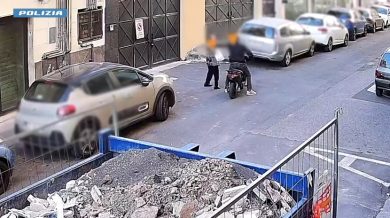 Scippa collana ad un’anziana e la fa crollare a terra: arrestato 47enne a Catania