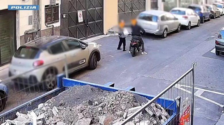 Scippa collana ad un’anziana e la fa crollare a terra: arrestato 47enne a Catania