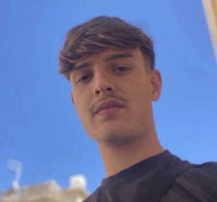 Si sente male a casa, si accascia e muore: Acate piange un giovane 18enne