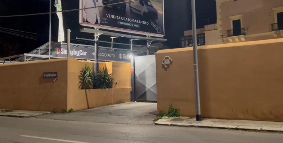 L’intimidazione a Sicily by car, i colpi d’arma da fuoco sparati da tre persone