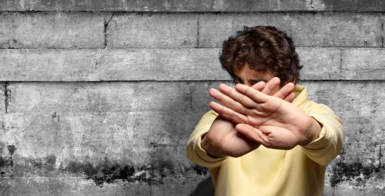 Un uomo finge di essere il padre di un bambino: arrestato per tentato sequestro