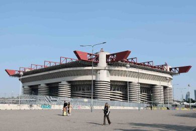 Vendita di San Siro, aperta inchiesta per turbativa d’asta. La procura: “Da Comune bando su misura per Inter e Milan” nove indagati