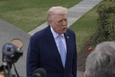 Guerra in Iran, l’ultimatum di Trump: “48 ore per aprire lo Stretto di Hormuz o colpiremo le centrali”