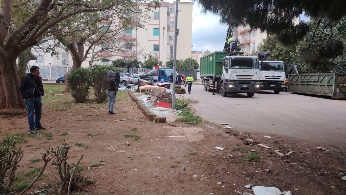 FOTO | Vampe di San Giuseppe a Palermo, Rap e forze dell’ordine a lavoro per arginare le cataste di legno