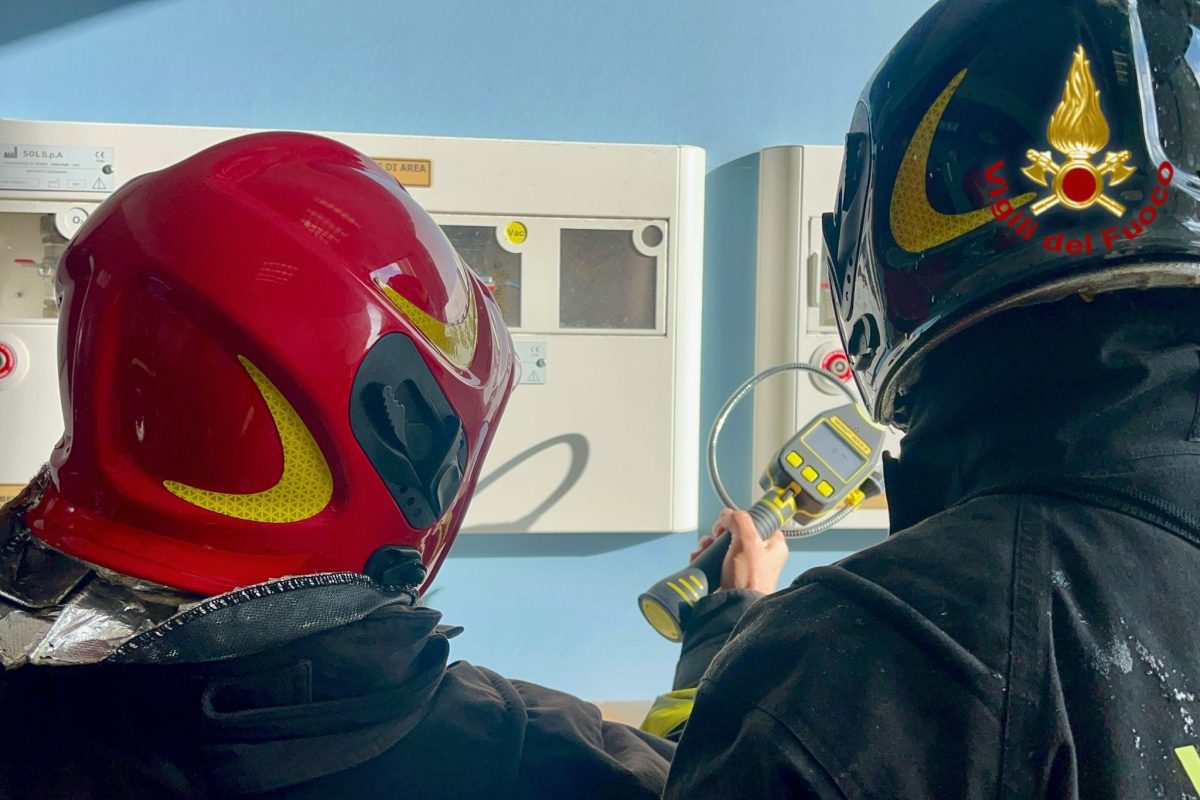 FOTO | Incendio all’ospedale Cannizzaro di Catania, evacuati i pazienti