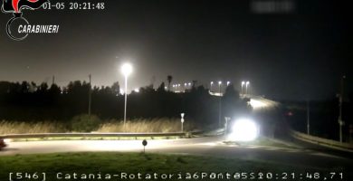 VIDEO e NOMI – Fu ucciso e bruciato per un regolamento di conti: blitz sul delitto di Carlentini, due gli arresti