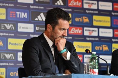 Calcio, Buffon annuncia le dimissioni con un post