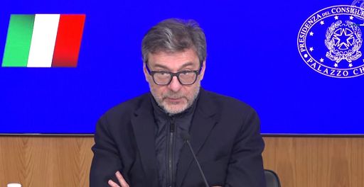 Carburanti, Giorgetti: proroghiamo il taglio delle accise fino al 1 maggio