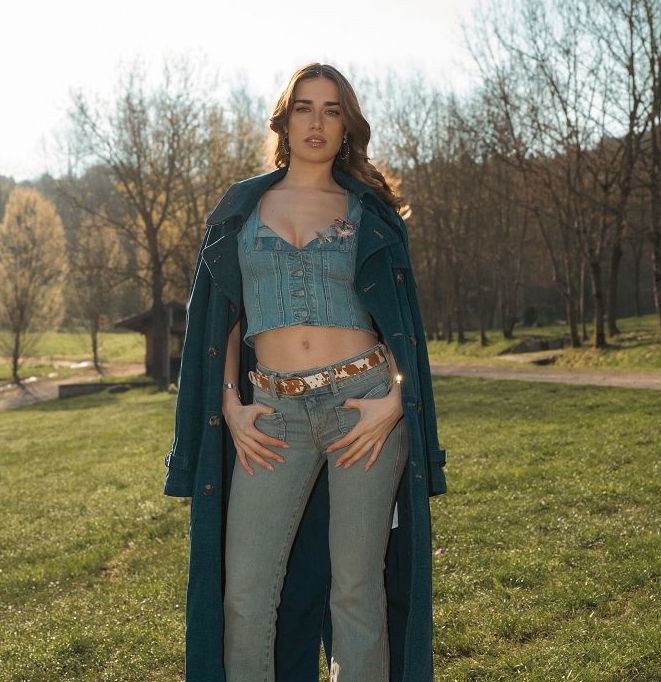 Clara inaugura una nuova fase del suo percorso con “Primadonna”