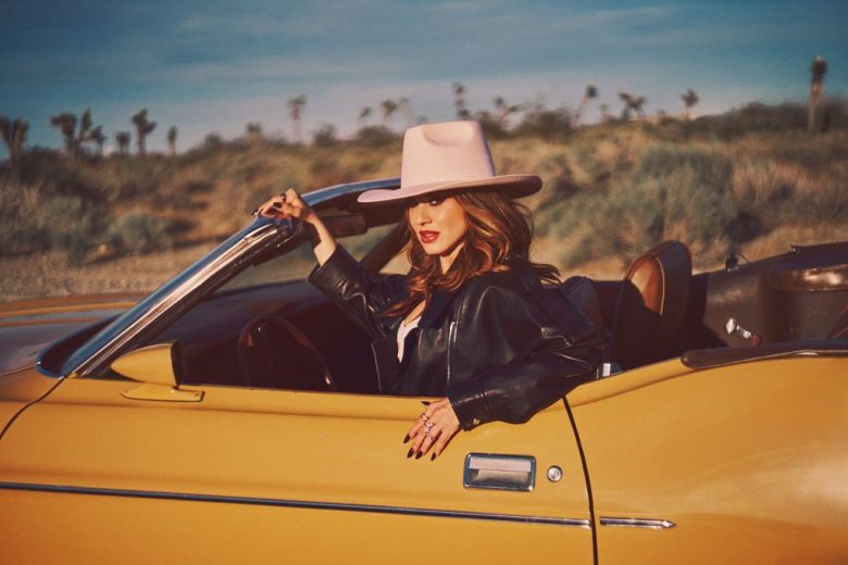 Paola Iezzi esce con il nuovo singolo “Stessa Direzione”