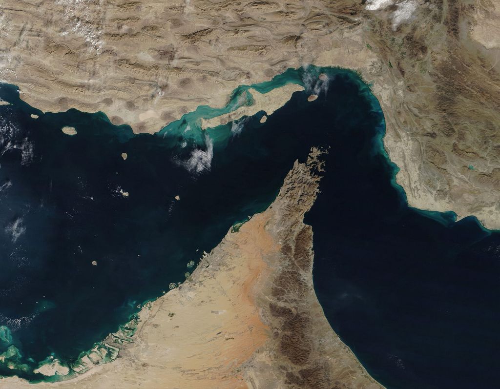 Iran: Hormuz di nuovo chiuso, per Pasdaran tregua violata da Israele