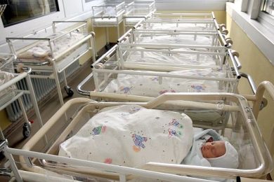 Inps: bonus nuovi nati anche nel 2026, una tantum da 1.000 euro a bambino