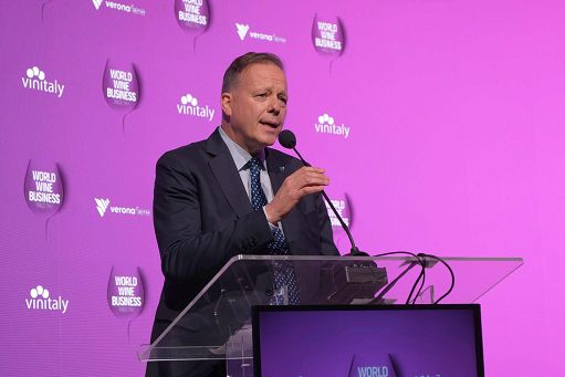 Vino, 11 aprile in Piazza Bra a Verona l’evento “Dentro c’è l’Italia”