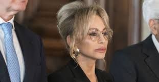 I Berlusconi rinnovano fiducia a Tajani, Forza Italia verso rinvio congressi