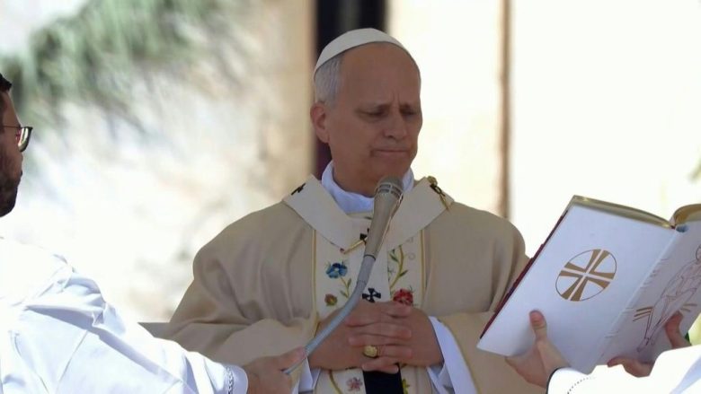 La preghiera del Papa a San Pietro: “Rialziamoci dalle macerie”