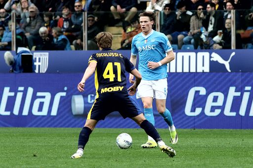 Calcio, Parma-Napoli 1-1, azzurri frenati al Tardini