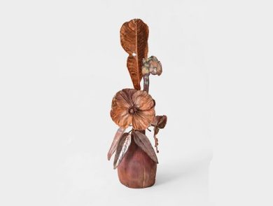 Julie Hamisky porta da Pandolfini la mostra “Giardino Alchemico”