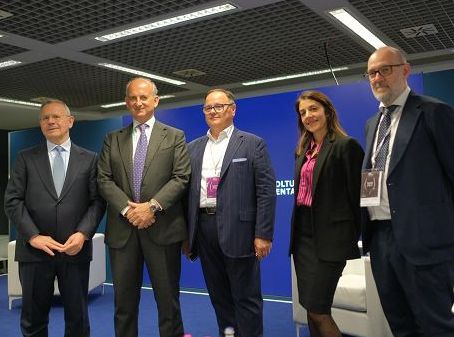 Il vino fuori casa vale 12 miliardi ma calano spesa e volumi