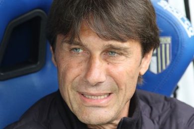 Calcio, Conte a Poggioreale, lezione di lavoro e merito