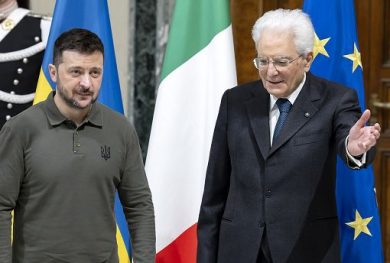 Ucraina, Mattarella-Zelensky discutono di situazione in M.O. e aiuti Ue