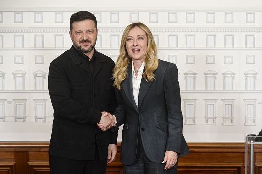 Da Trump nuovo attacco. Meloni vede Zelensky: non divedere Occidente