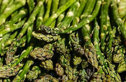 Prezzo asparagi in calo del 27,9%, cala disponibilità pesce fresco