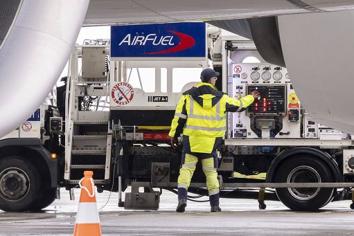 Commissione Ue vuole che gli Stati condividano le scorte di kerosene