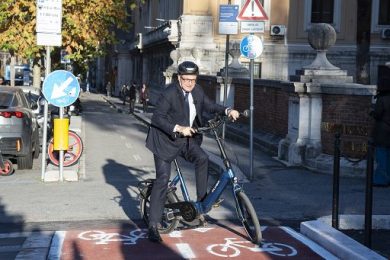 Energia, Ue propone più smart work e meno voli per dipendenti PA e aziende