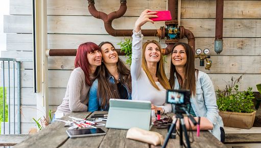 Professione influencer: quanto e come guadagnano in Italia