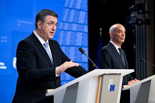 Carburanti, Ue prende le distanze da allarmismo Aie su approvvigiornamenti